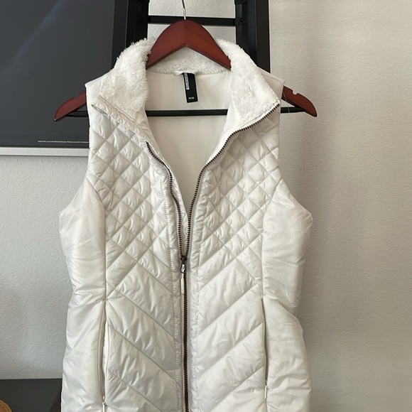 White Quilted Polyester Vest - Picture 2 of 4
